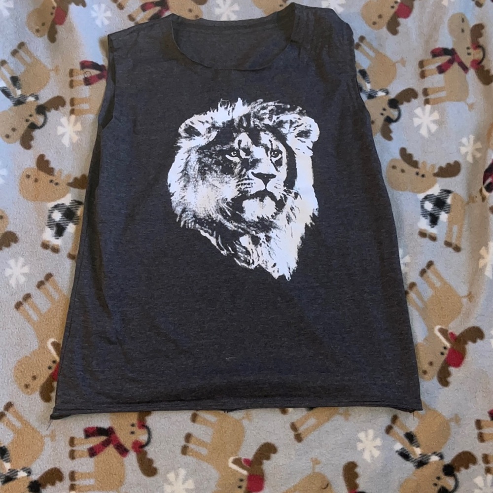 Boutique lion tank